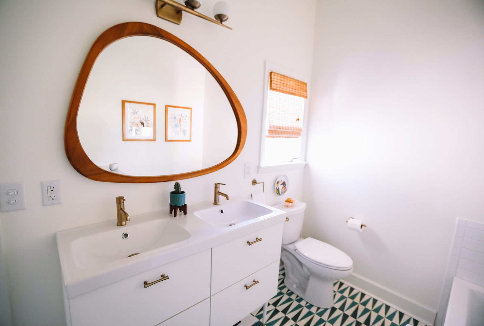 Four Remodeling Tips for Half Bathrooms in Los Angeles, CA